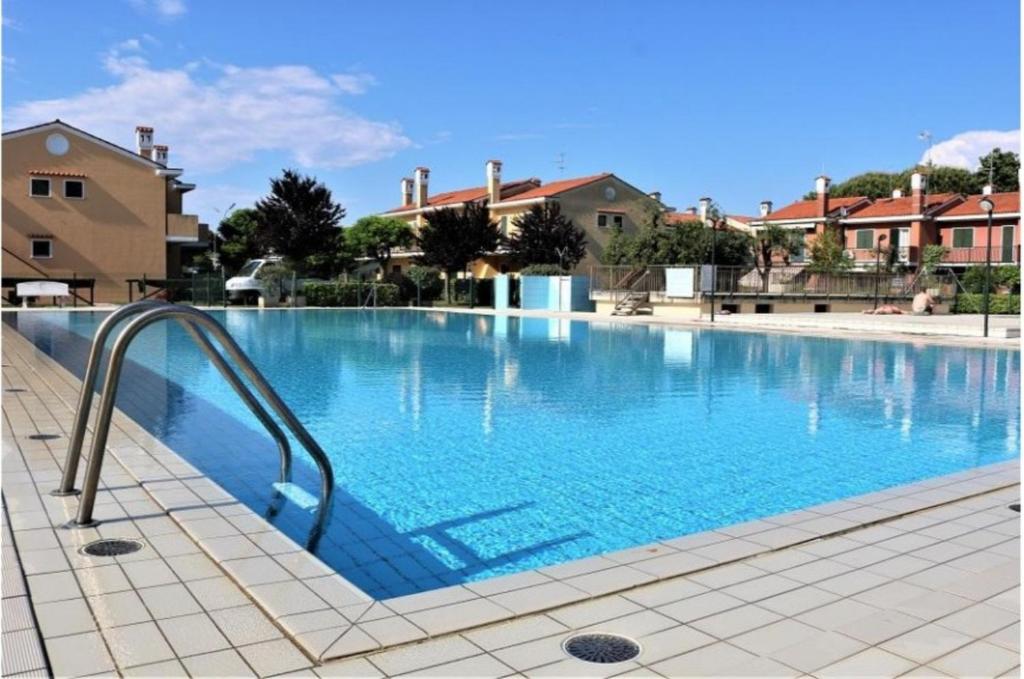 Terraced house with swimming pool photo 4