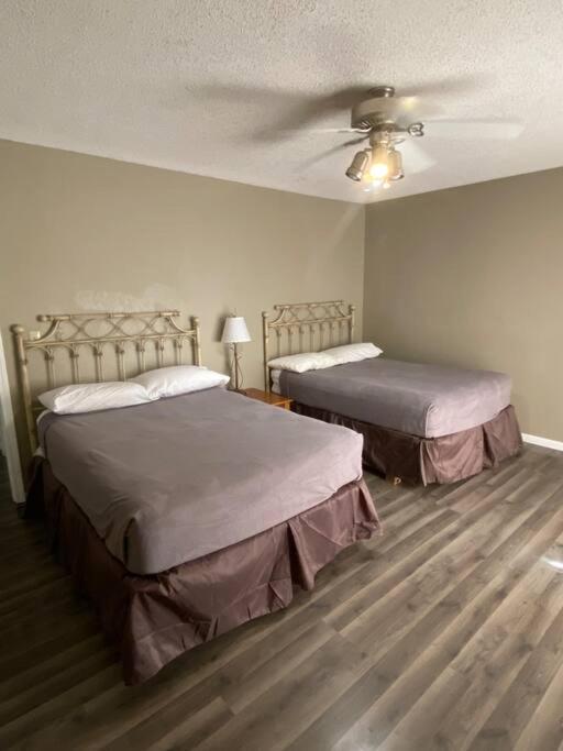 Bungalow- Bachelor/Bachelorette parties welcomed! photo 2