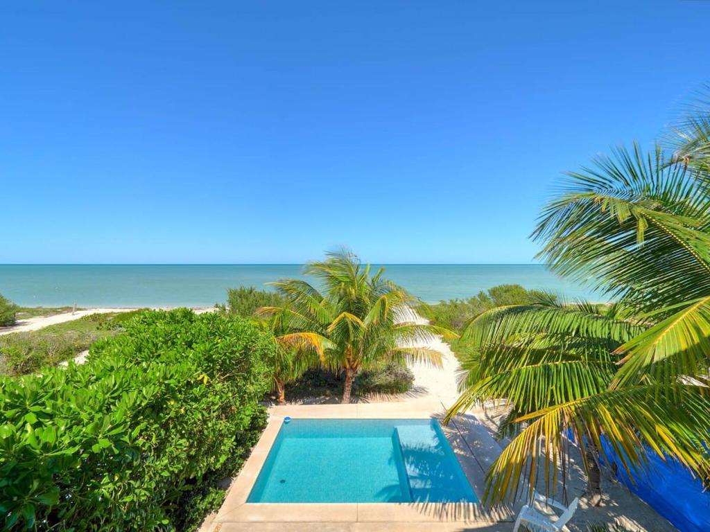 NEW Fun Family Beach House Pool BBQ Smart TVs photo 1