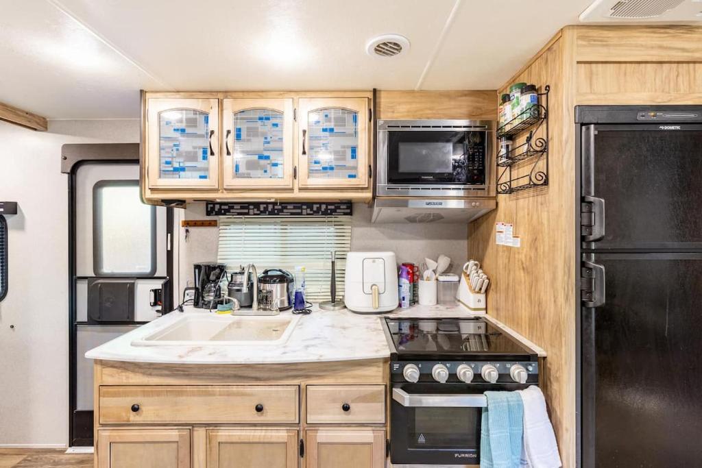Spacious Mobile Home photo 2