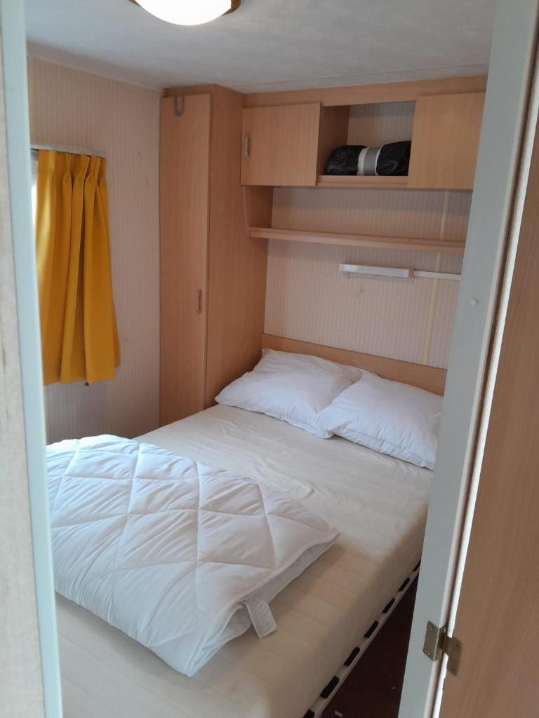 Stacaravan 108 met airco vakantiepark de Tien Heugten Schoonloo Drenthe photo 3