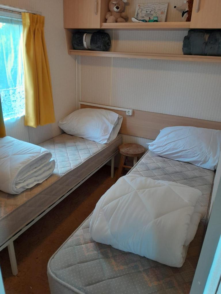 Stacaravan 108 met airco vakantiepark de Tien Heugten Schoonloo Drenthe photo 4