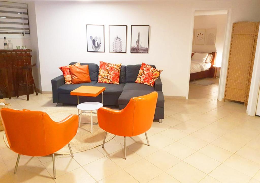 Spacious and Peaceful 2BD with a Garden & Parking photo 1