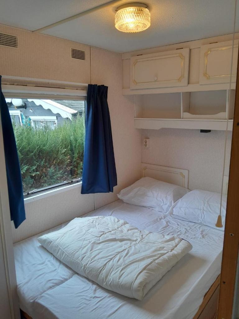 Stacaravan 426 met airco vakantiepark de Tien Heugten Schoonloo Drenthe photo 4