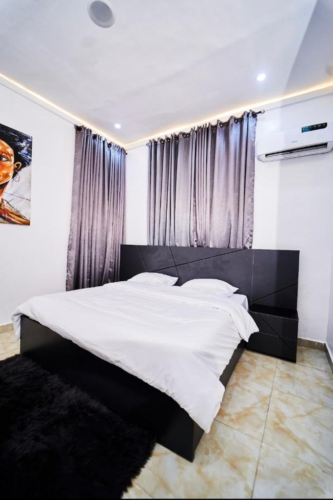 Infiniti Accomodations photo 3