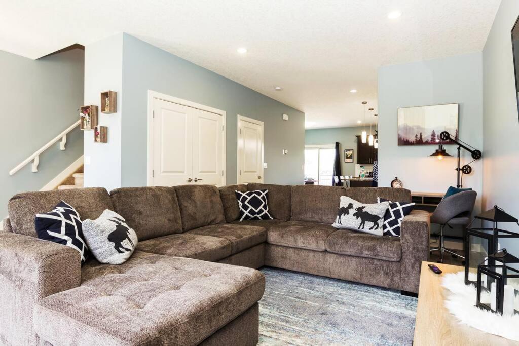 Modern Home - King Bed - Garage - Long Stays photo 1