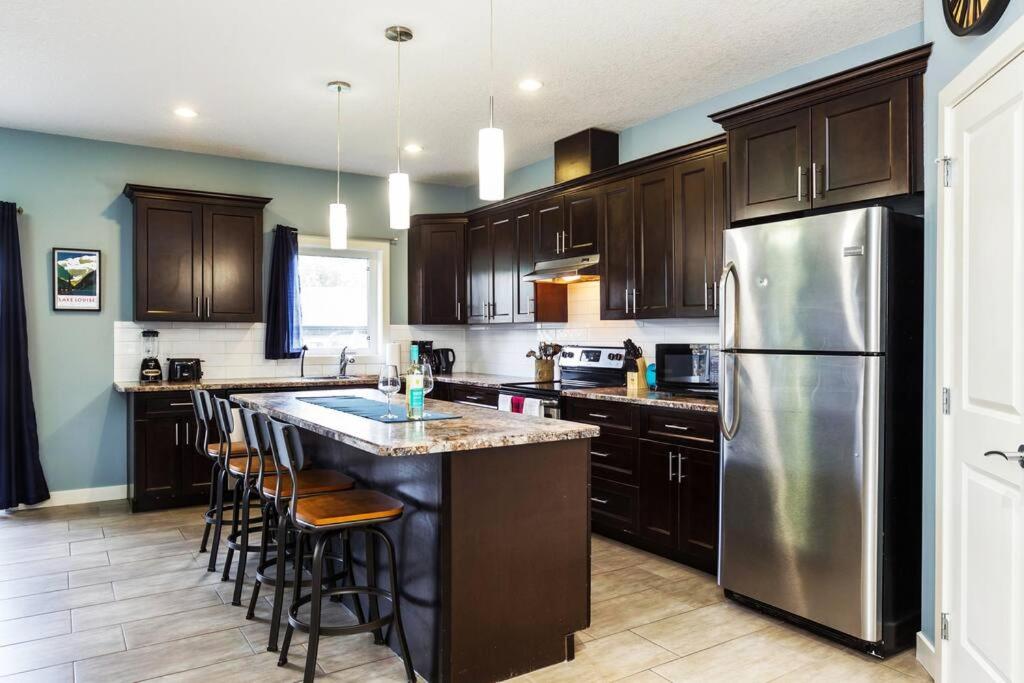 Modern Home - King Bed - Garage - Long Stays photo 4