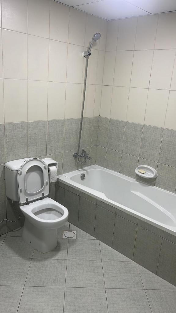 F22,R2 Sea&city view room in three bedroom apartment, separate bath outside photo 2