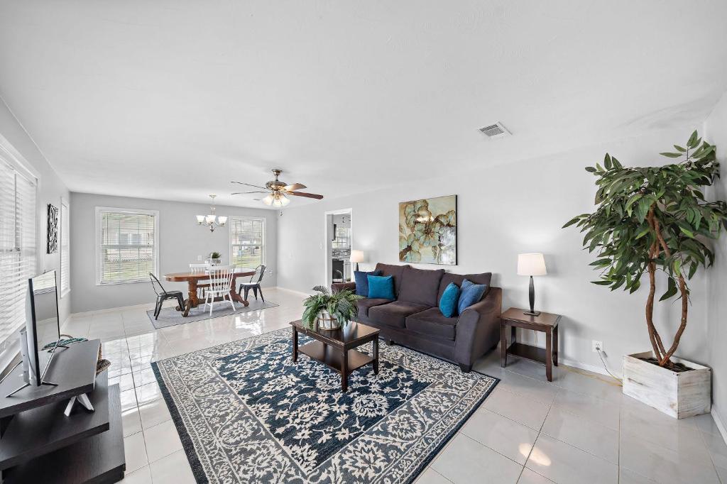 Baytown Home By The Bay visit Calypso Bay Water Park Unidad Skate park and Main Street 5 Star superhost photo 1