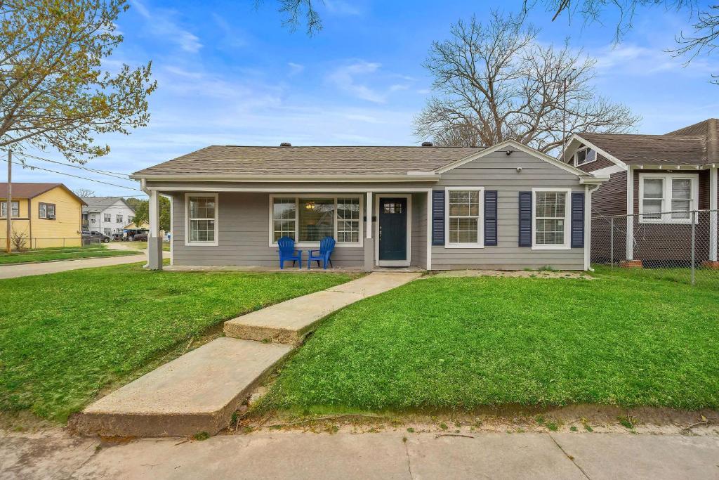 Baytown Home By The Bay visit Calypso Bay Water Park Unidad Skate park and Main Street 5 Star superhost