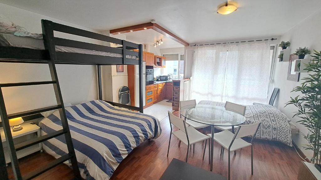 Studio cosy 33 m² limite Lyon. Parking privatif.