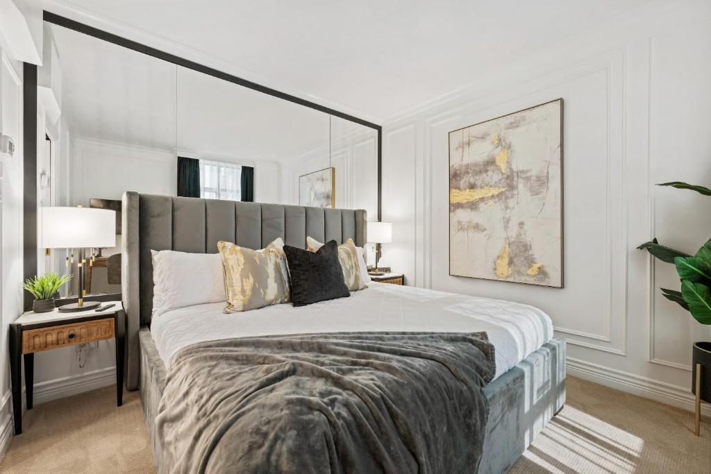 Elegant & Luxury 2 Bed Suite Close to Convention Centre - Tap to explore photos