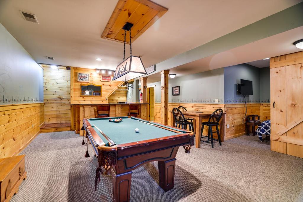 Albrightsville Cabin with Private Hot Tub and Deck! photo 1