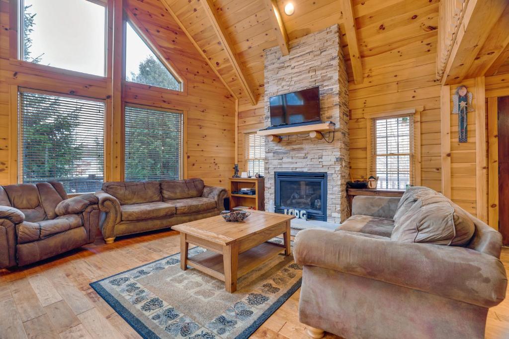 Albrightsville Cabin with Private Hot Tub and Deck! photo 3