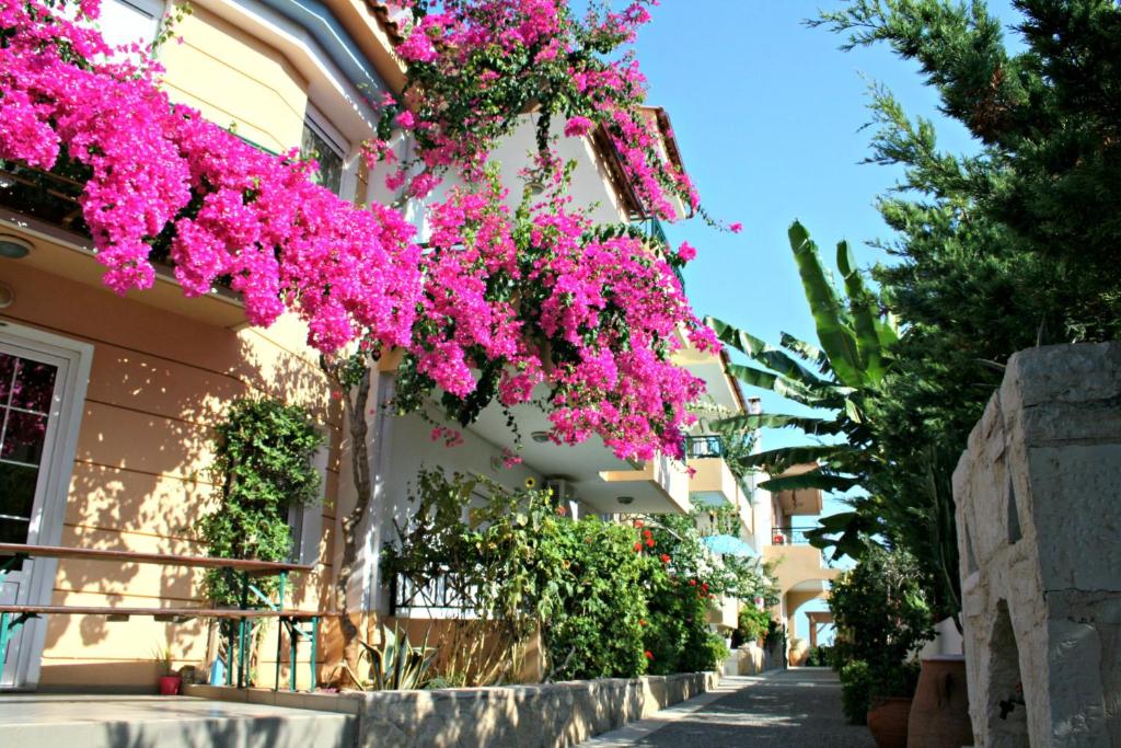 Minoica Beach Apartments