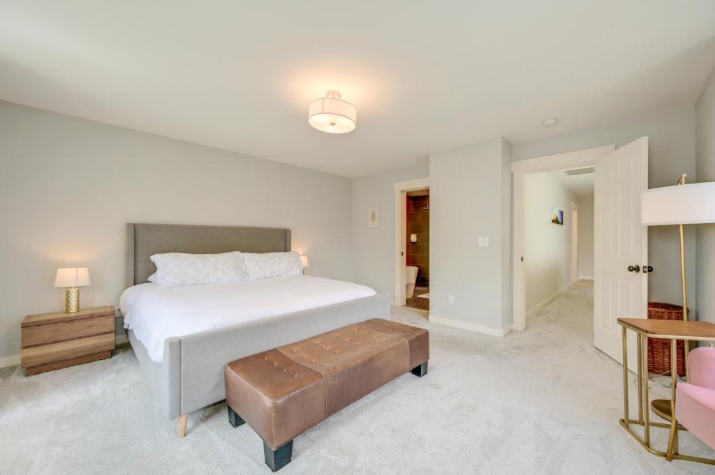 102 - Charming and Fun Family Oasis Near Downtown photo 1