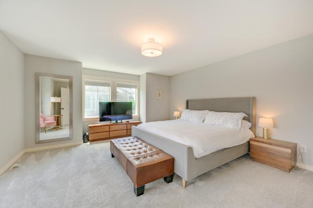 102 - Charming and Fun Family Oasis Near Downtown photo 3