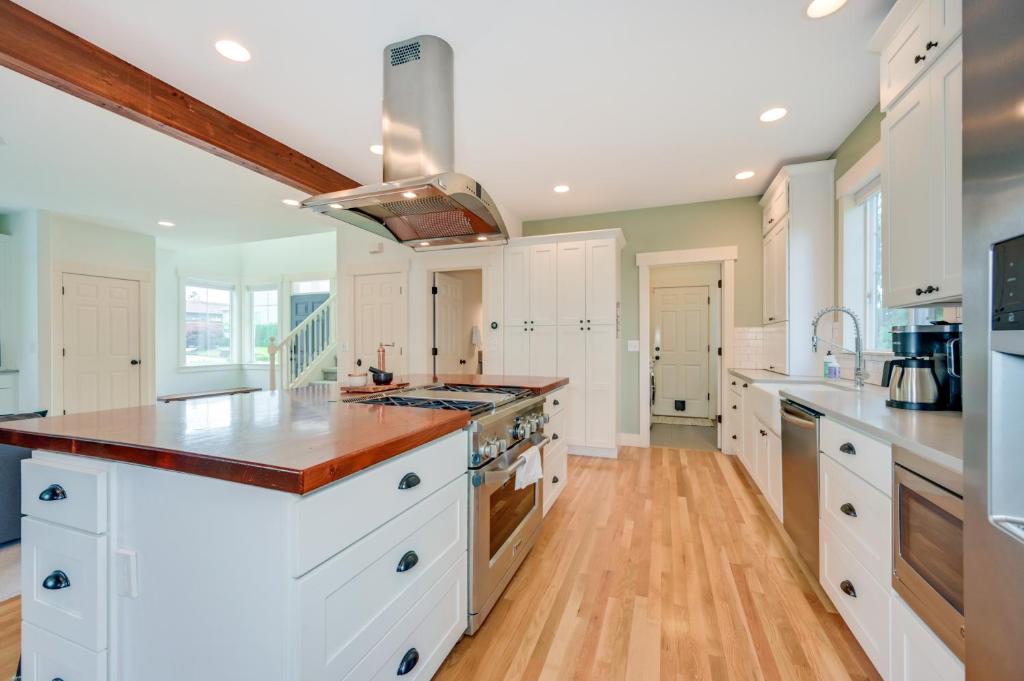 102 - Charming and Fun Family Oasis Near Downtown photo 4