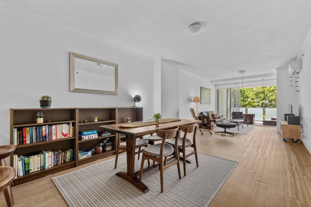 Spacious & Peaceful! 1Bed/2Bath/1Car ~ CBD - Tap to explore photos