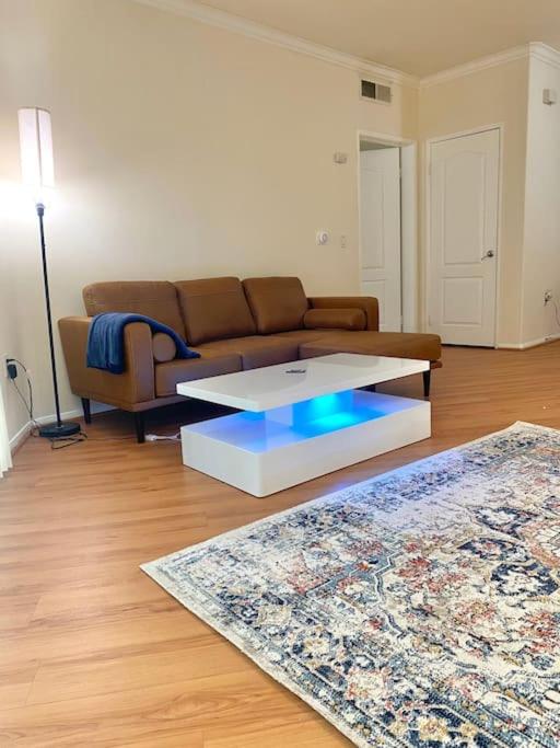 Adorable and Bright 2BD 2BR 840 image