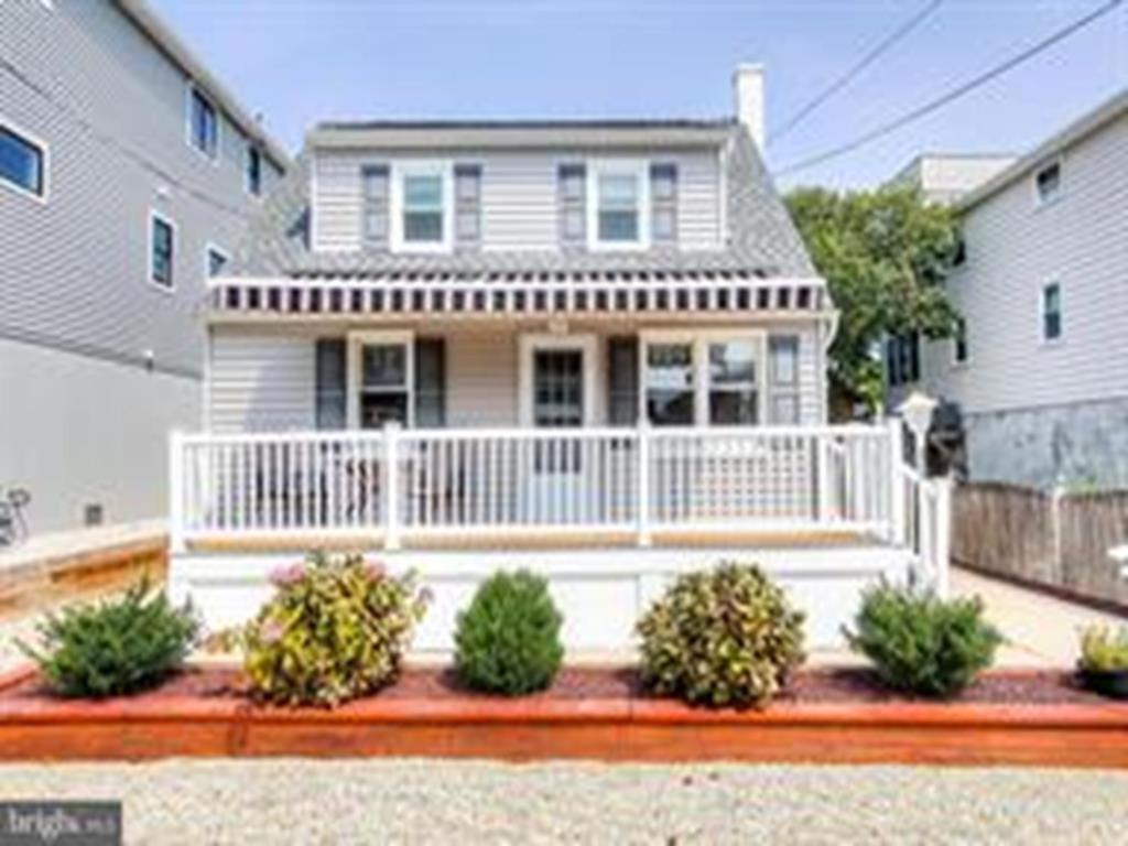 Immaculate 3 Bedroom First Floor Duplex In Ship Bottom, Close To The Beach, image
