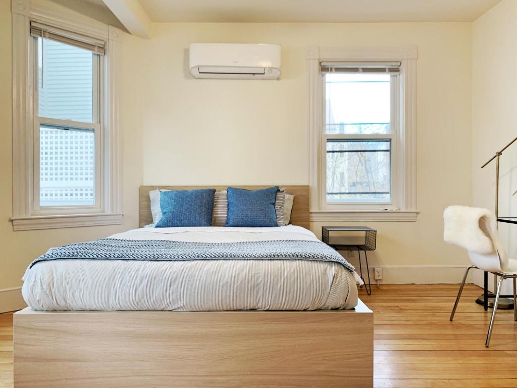Best Location At Harvard University! 4 Bedroom Apartment! Two Units Available! photo 1