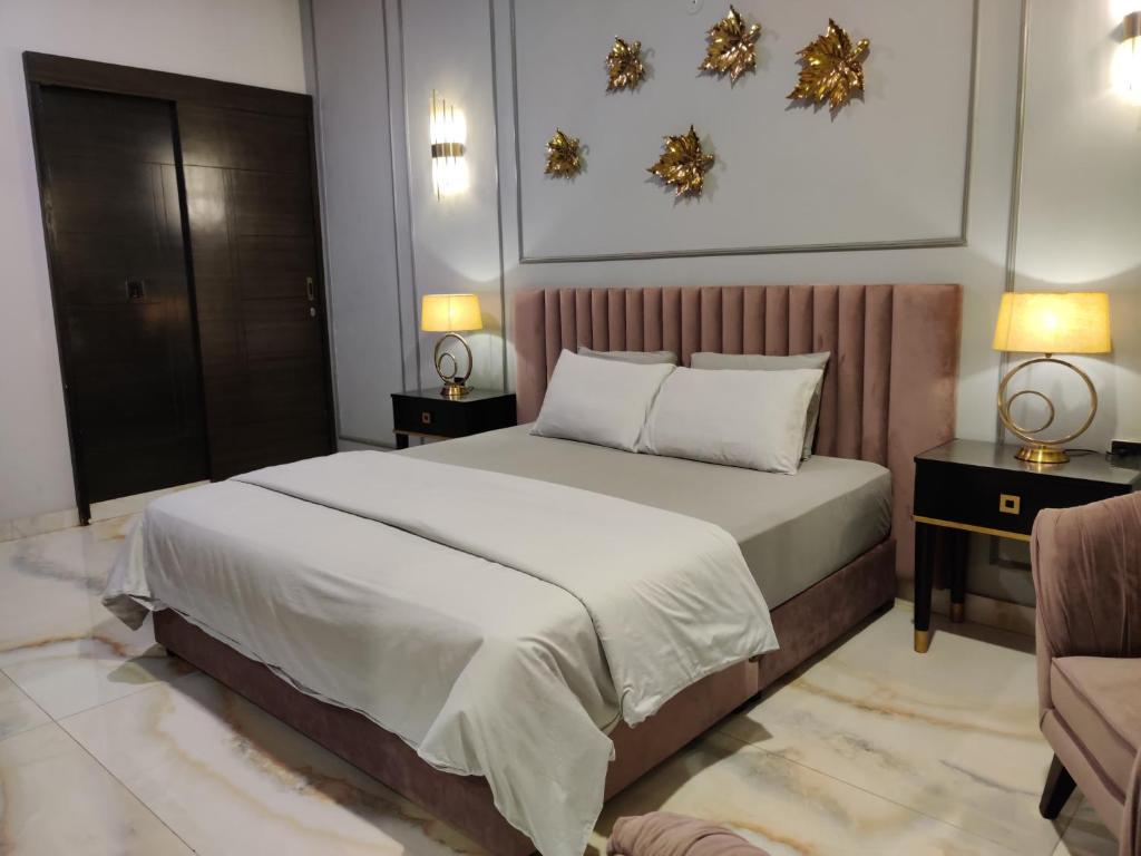 Elite,16 Bedrooms 16 bath Block 6 Gulshan-e-iqbal photo 2