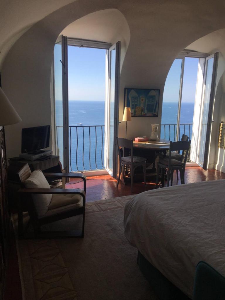 Dans village médiéval piétonnier, Suite exécutive vue mer exceptionnelle