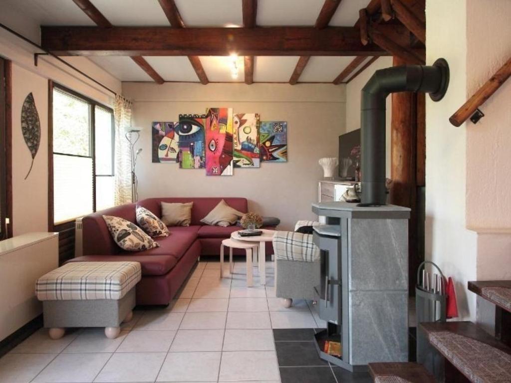 Familienfreundliches Ferienhaus in Frielendorf mit Grill, Terrasse