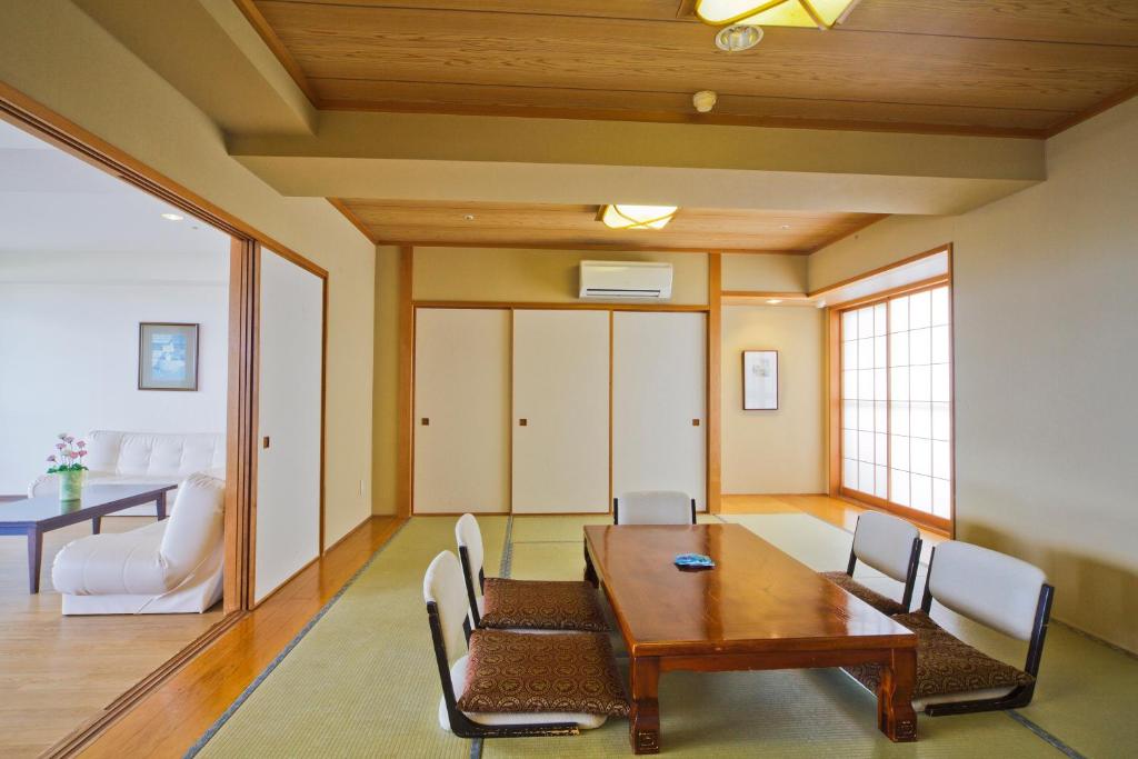Maholova Minds Miura photo 2