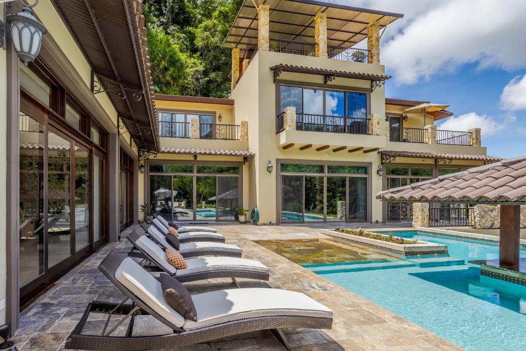 Casa Cascada- Garden Room