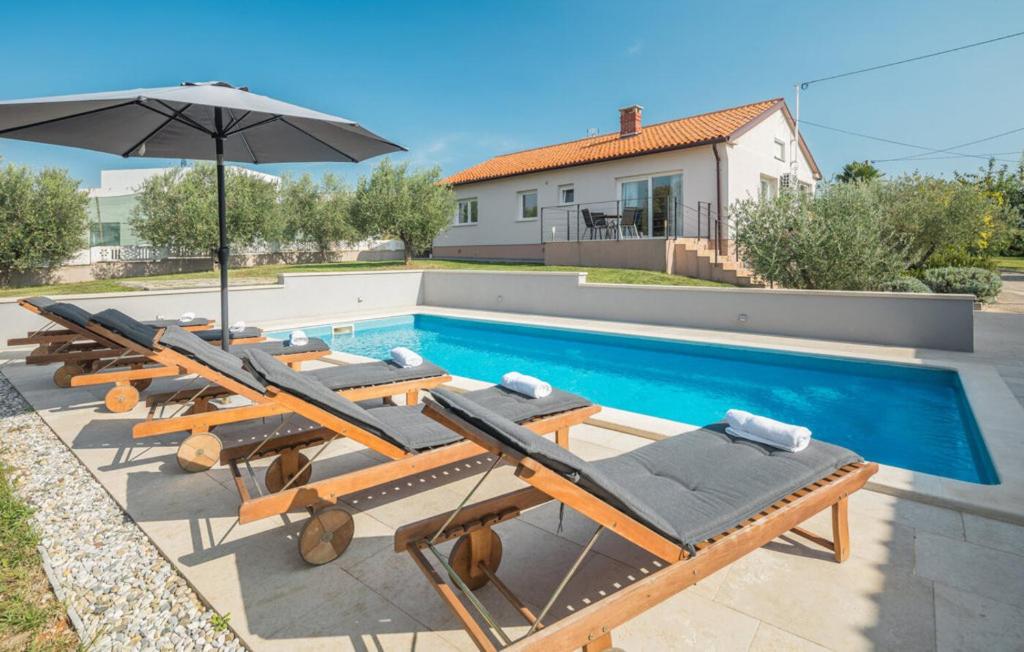 Villa Viktoria near Porec for 6 people with private pool photo 1