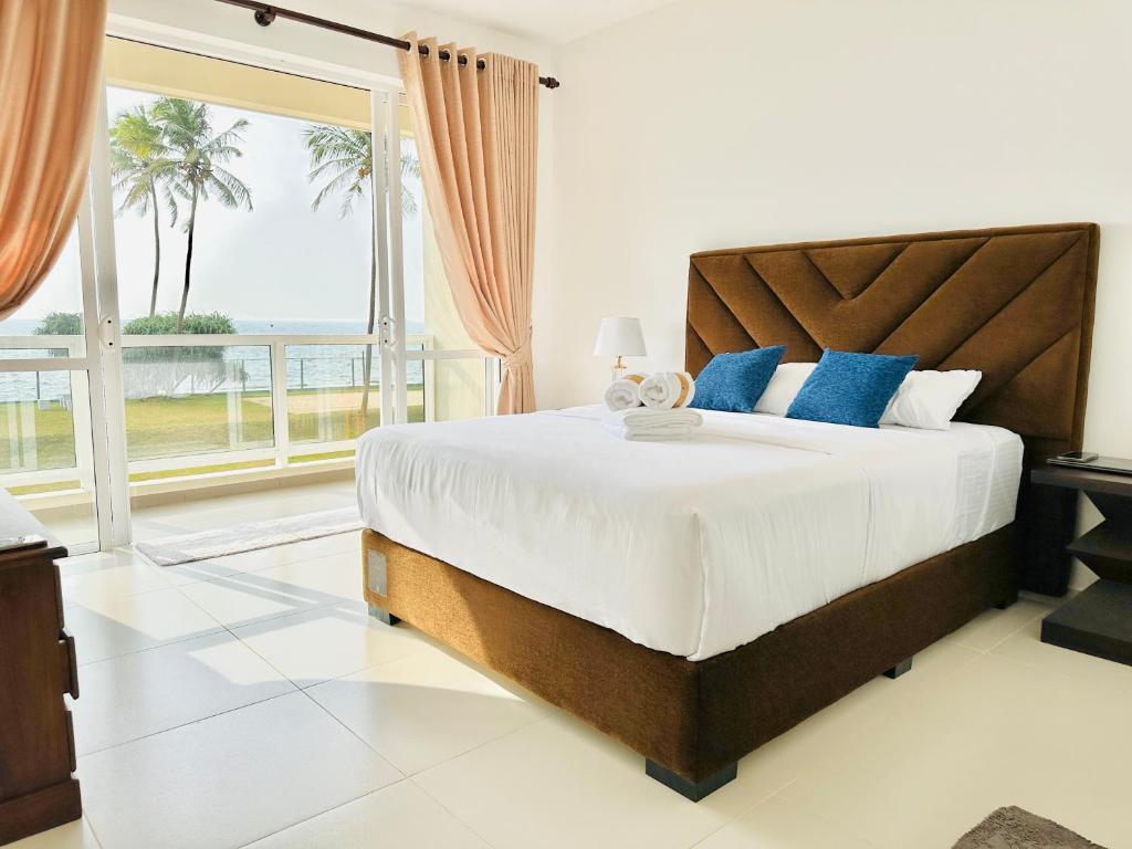 Joansa Luxury Beachfront Apartment photo 2