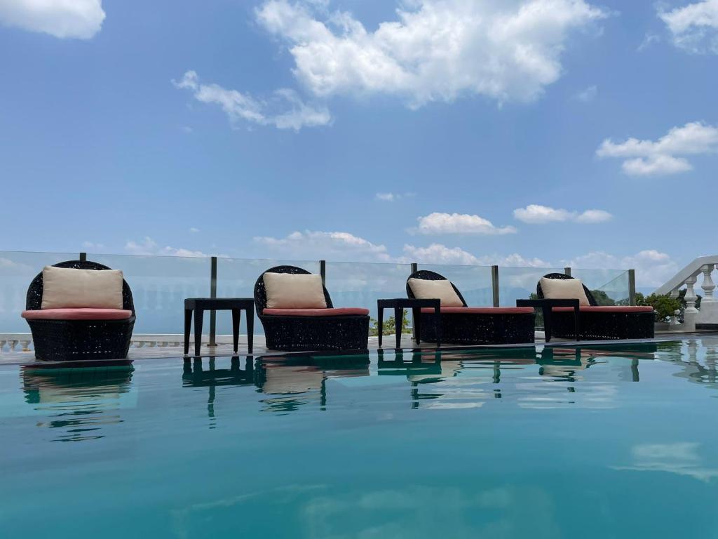 Bellwood Hills Resort & Spa - Tap to explore photos