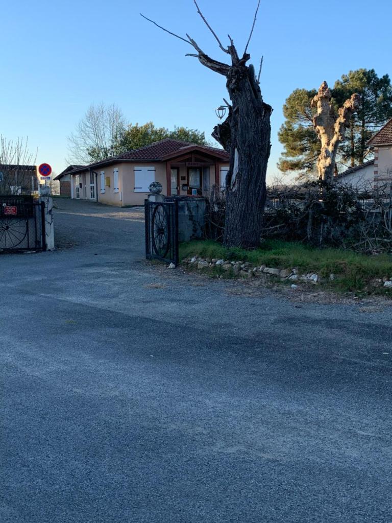 Petite maison dans un village du Gers photo 2