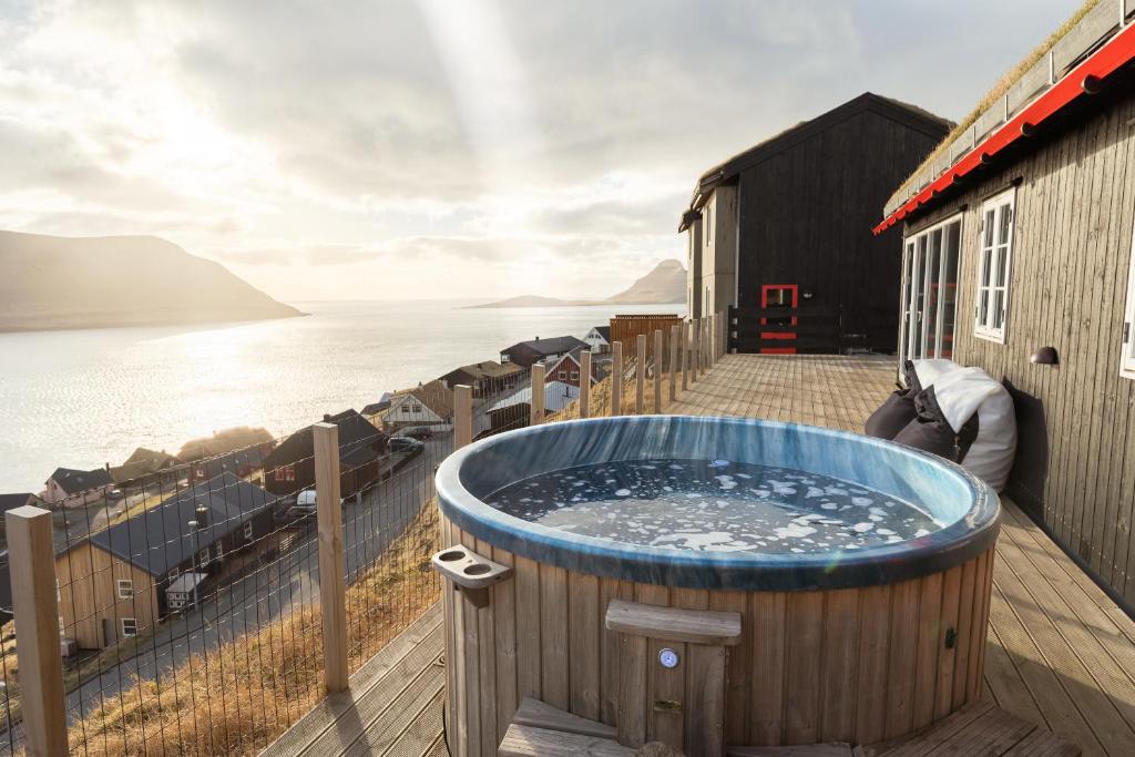 Seaside Escape - 2 Bedroom Home with Stunning Views photo 2