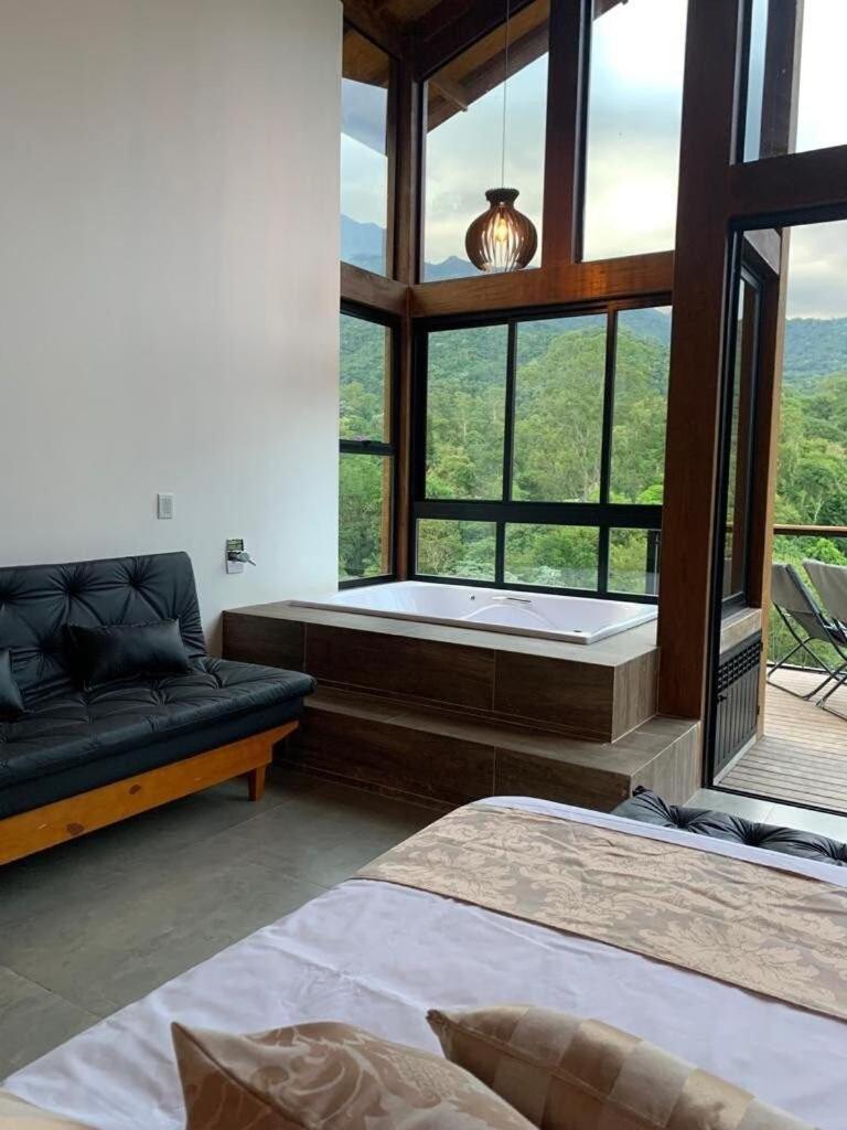 Refúgio romântico com vista incrível photo 2