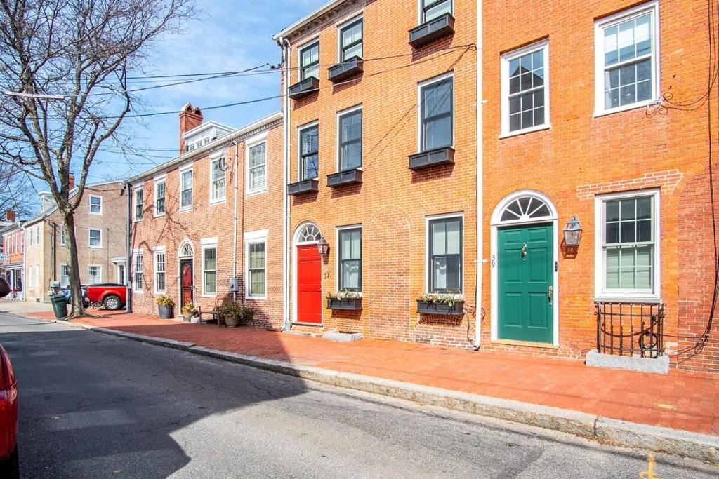 Heart of Downtown Newburyport Urban Loft Living photo 2