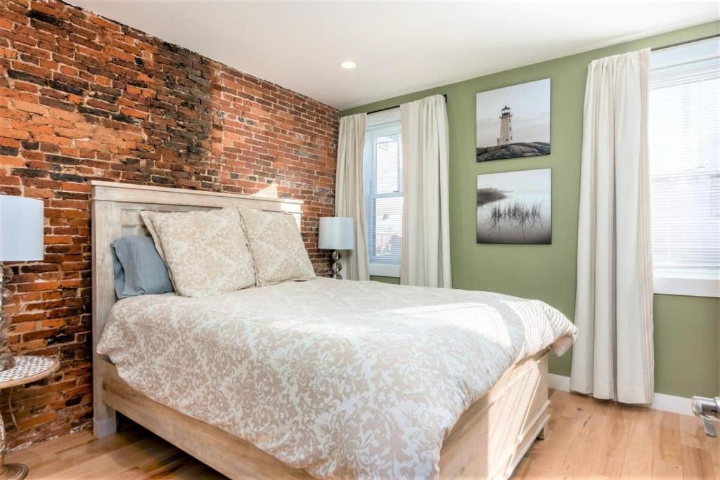 Heart of Downtown Newburyport Urban Loft Living photo 1