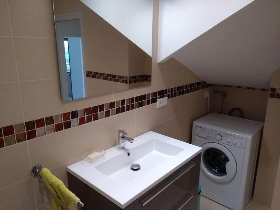Charmant appartement T2 neuf ,calme tout confort. photo 2