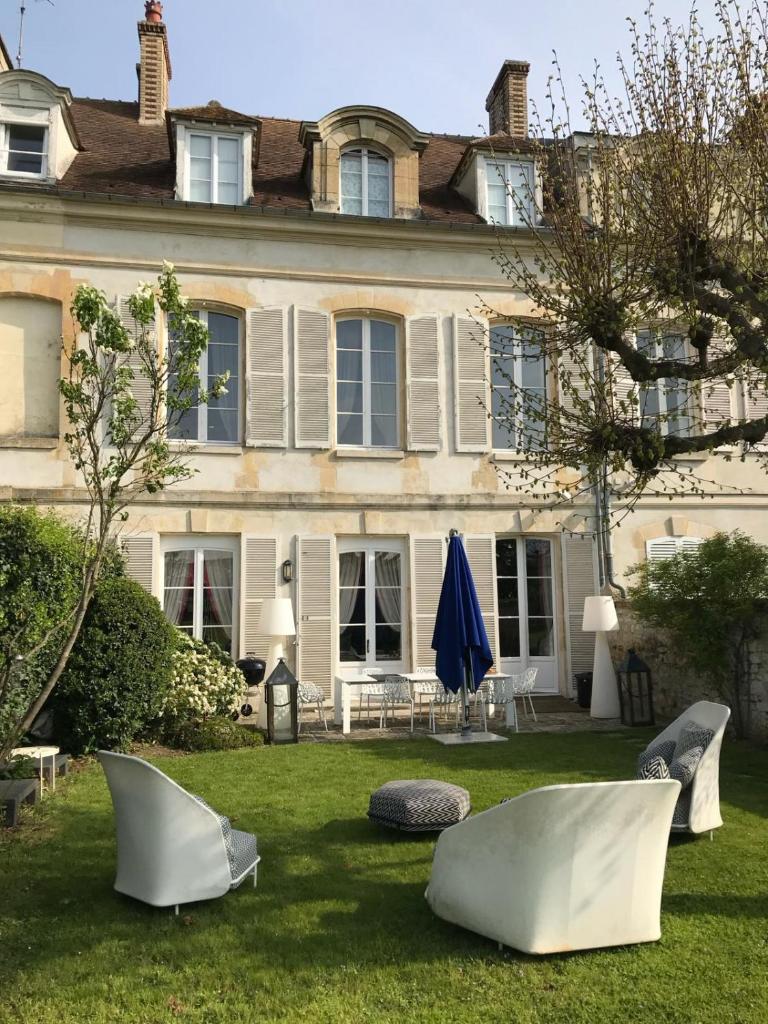 Duplex d'exception face Hippodrome avec Jardin