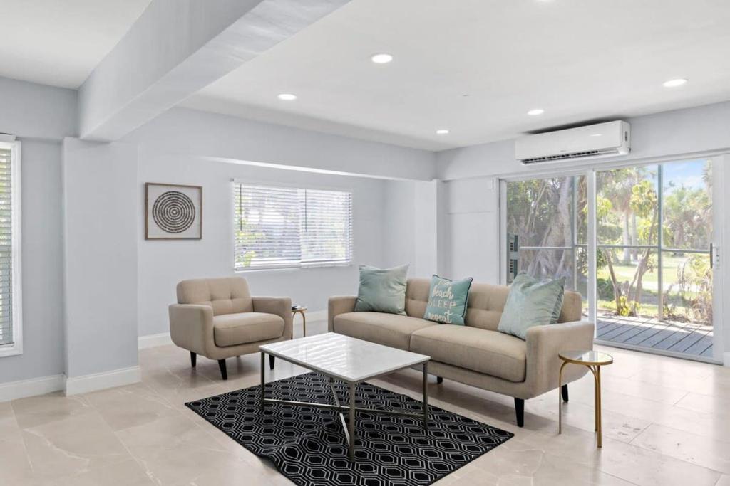 Upgraded Ground Floor Residence on Buttonwood Ln w Bikes photo 1