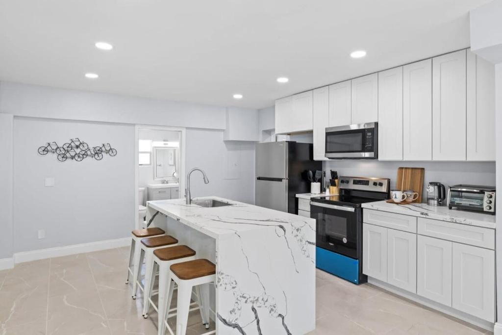 Upgraded Ground Floor Residence on Buttonwood Ln w Bikes photo 2