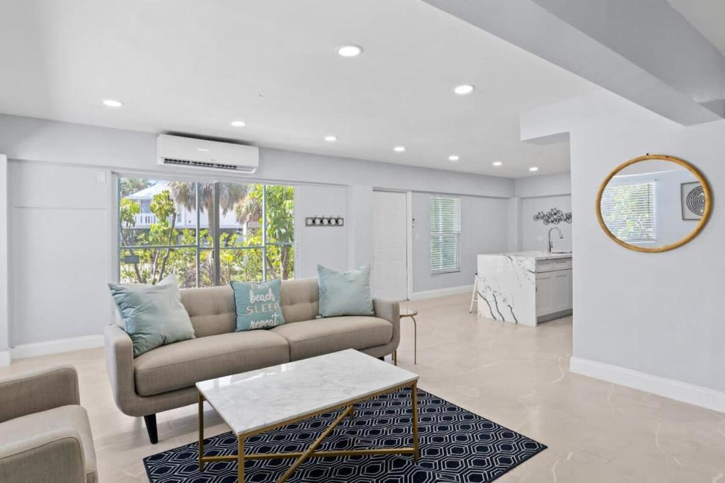Upgraded Ground Floor Residence on Buttonwood Ln w Bikes photo 4