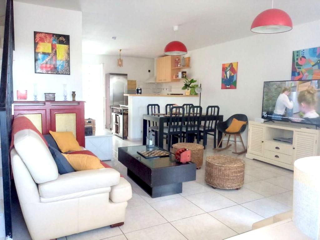 Maison de 3 chambres avec terrasse et wifi a Lunel