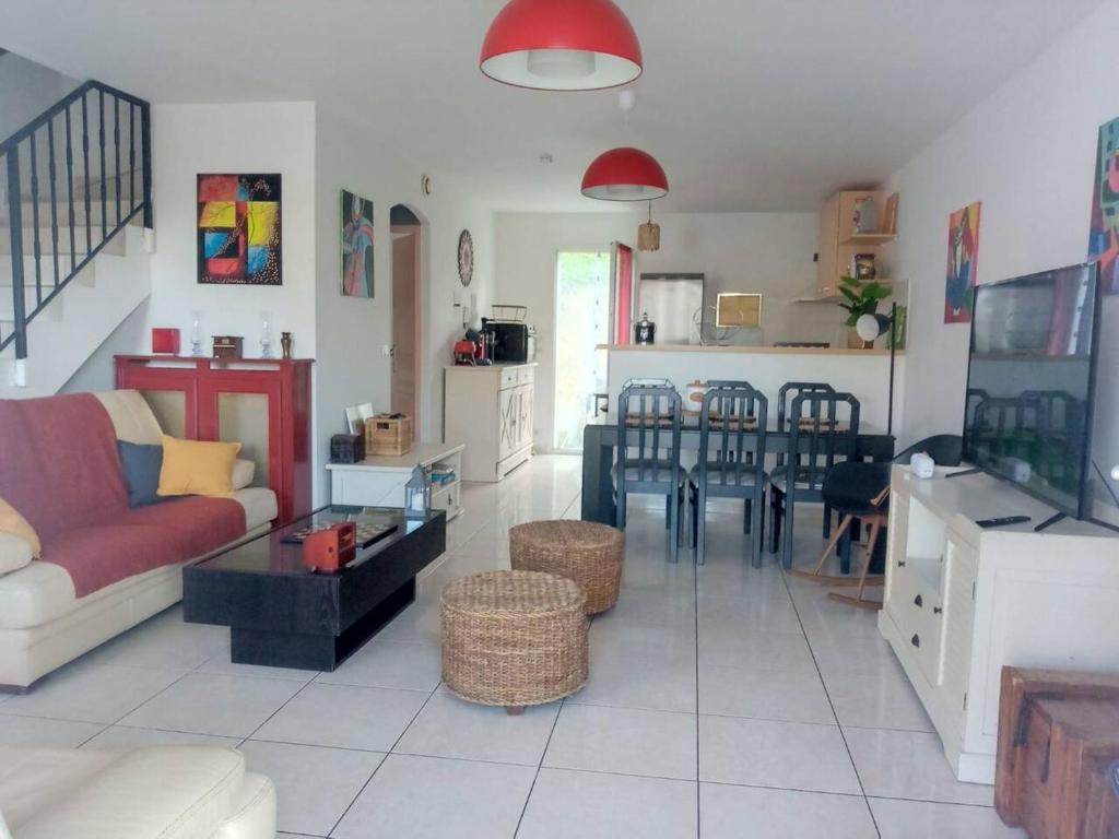 Maison de 3 chambres avec terrasse et wifi a Lunel photo 2