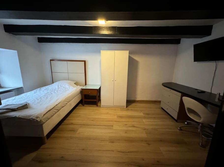 Große Monteurwohnung - 7 Personen - KÜCHE WIFI TV photo 4