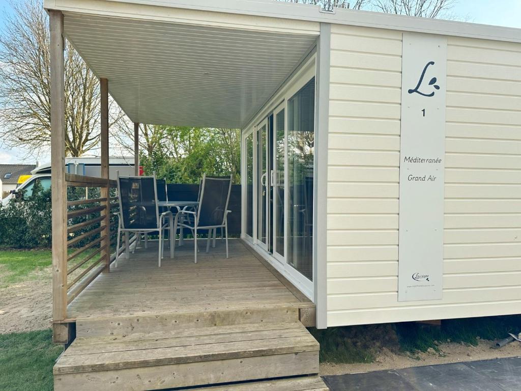 Chalet 1a op Recreatiepark De Wielen photo 2