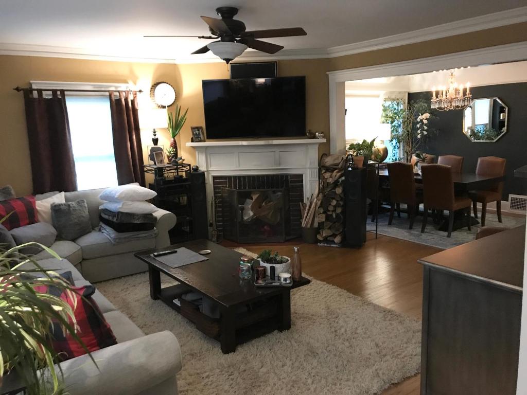 Beautiful Luxury Suite B Shorewood Home image