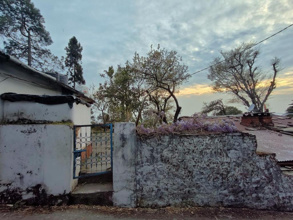 Turiya niwas Kasar Devi photo 2